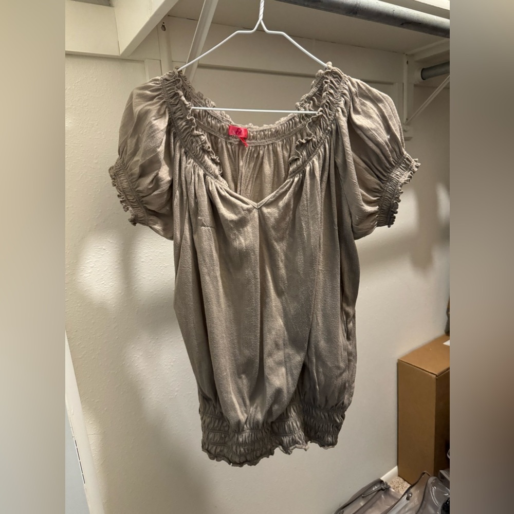 Women’s shirt